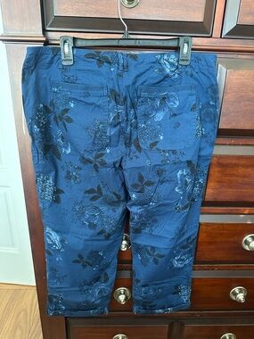 Democracy Blue Black Floral preprint Flex Roll-Up Capri NWT Sz 14